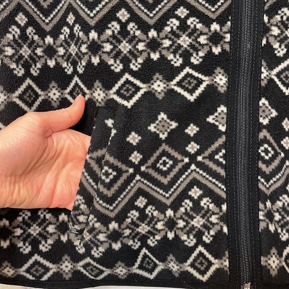 💋2/$20 Cozy Fair isle Croft & Barrow fleece vest - Picture 2 of 4